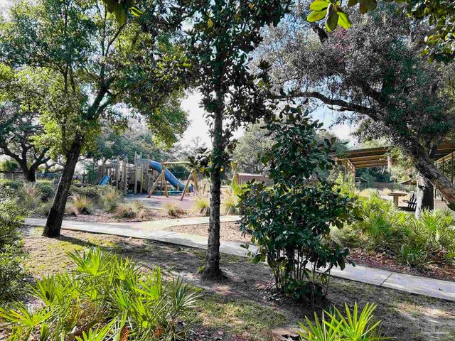 5904 N Bay Point Dr, Pensacola, FL 32507