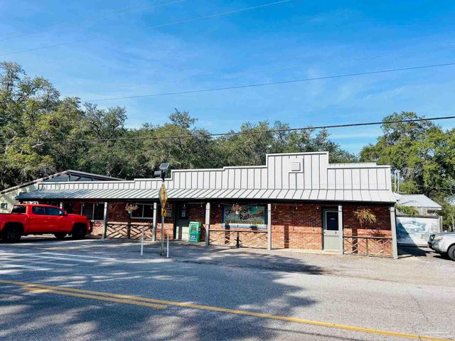 5904 N Bay Point Dr, Pensacola, FL 32507