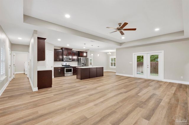 5904 N Bay Point Dr, Pensacola, FL 32507