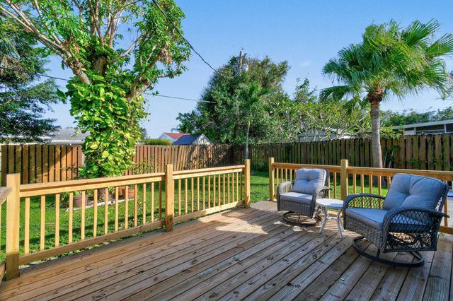 1004 Stillwater Drive, Jupiter, FL 33458