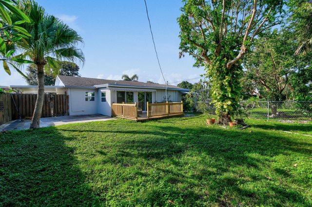 1004 Stillwater Drive, Jupiter, FL 33458