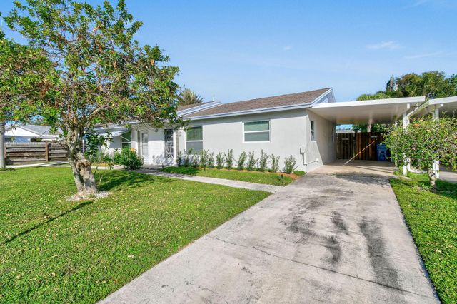 1004 Stillwater Drive, Jupiter, FL 33458