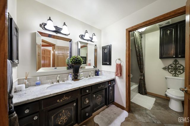 5805 Kings Canyon Drive, Bakersfield, CA 93306
