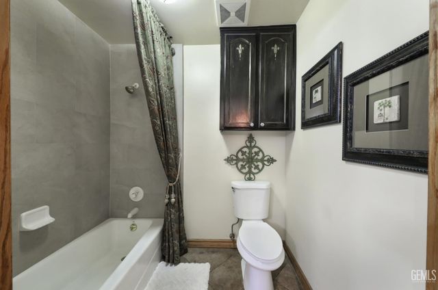 5805 Kings Canyon Drive, Bakersfield, CA 93306