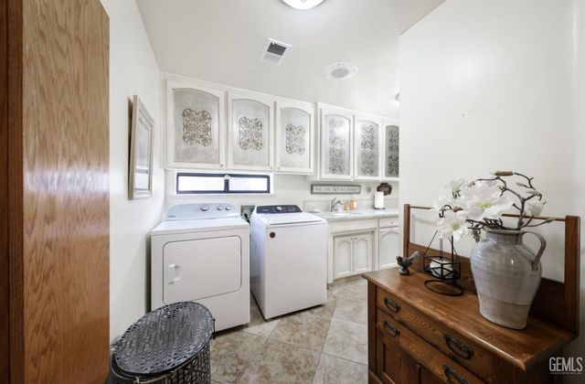 5805 Kings Canyon Drive, Bakersfield, CA 93306