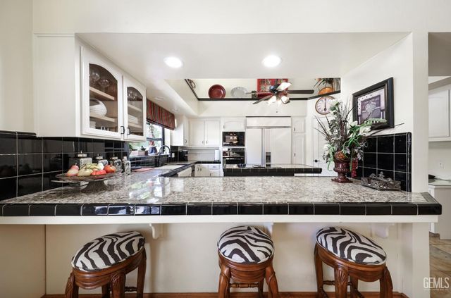 5805 Kings Canyon Drive, Bakersfield, CA 93306