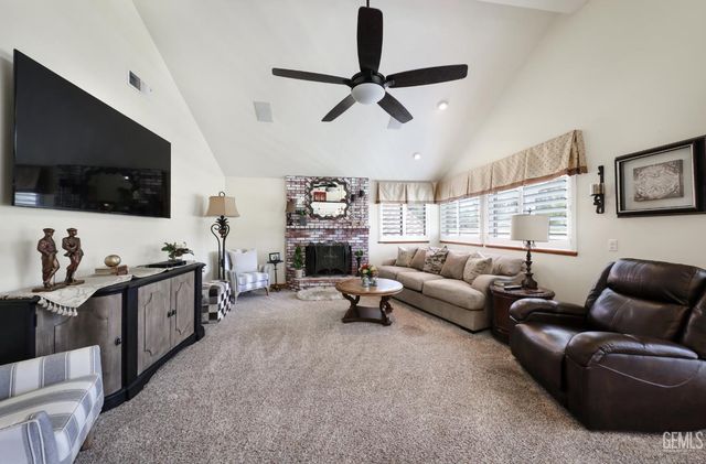 5805 Kings Canyon Drive, Bakersfield, CA 93306