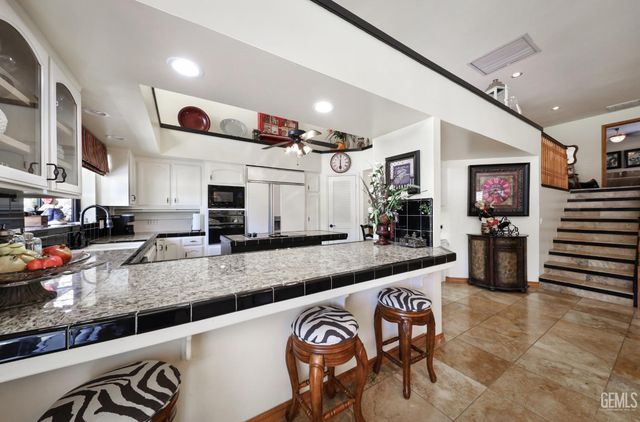 5805 Kings Canyon Drive, Bakersfield, CA 93306