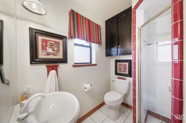 5805 Kings Canyon Drive, Bakersfield, CA 93306