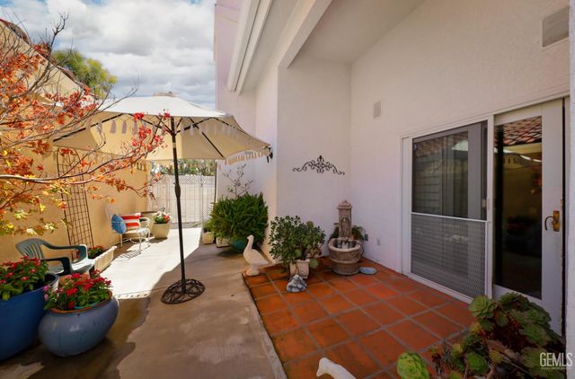 5805 Kings Canyon Drive, Bakersfield, CA 93306