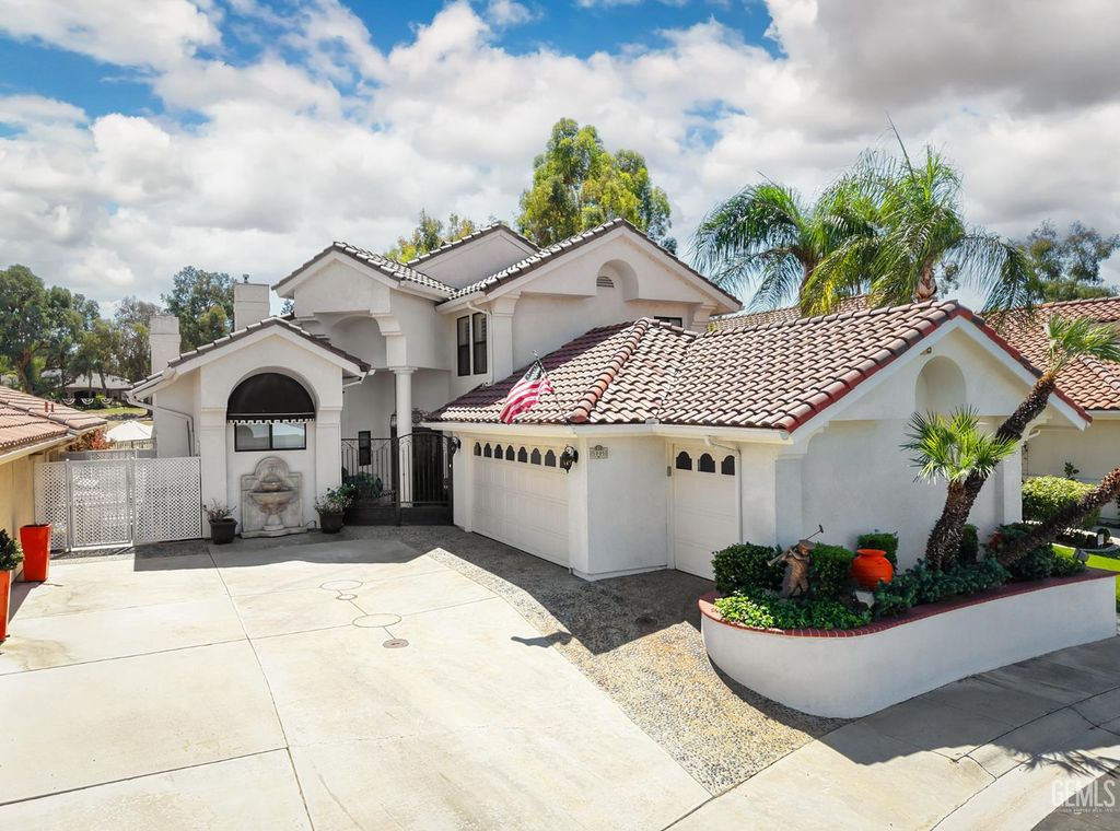 5805 Kings Canyon Drive, Bakersfield, CA 93306