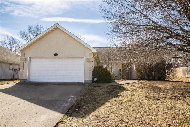 946 E Market Street, Warrensburg, MO 64093