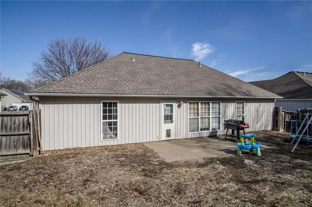 946 E Market Street, Warrensburg, MO 64093