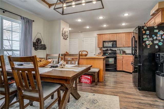 946 E Market Street, Warrensburg, MO 64093