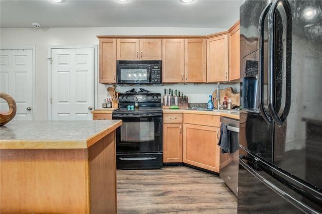 946 E Market Street, Warrensburg, MO 64093