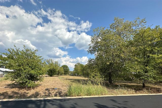 2210 Pecan ST, Bastrop, TX 78602