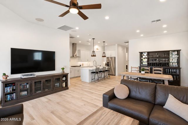 21641 N 59TH Street, Phoenix, AZ 85054
