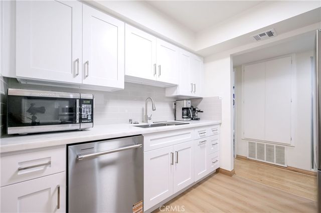4425 Whitsett, Studio City, CA 91604