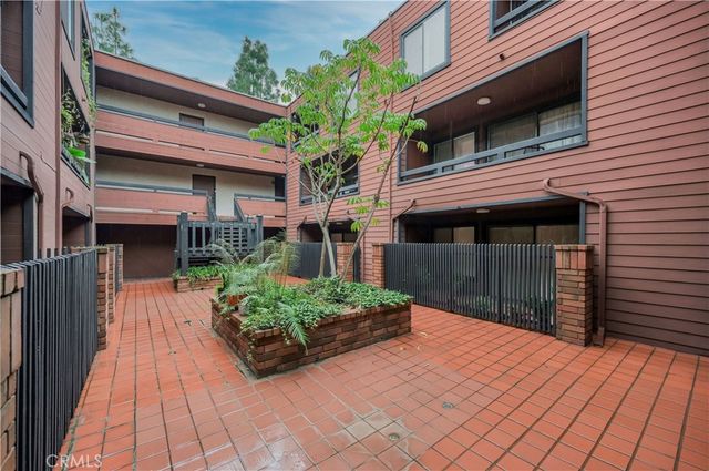 4425 Whitsett, Studio City, CA 91604
