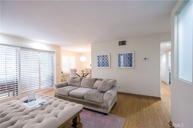 4425 Whitsett, Studio City, CA 91604