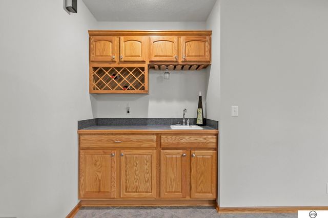9360 Benziger Drive, Lincoln, NE 68526