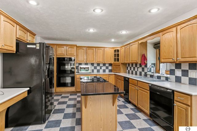 9360 Benziger Drive, Lincoln, NE 68526