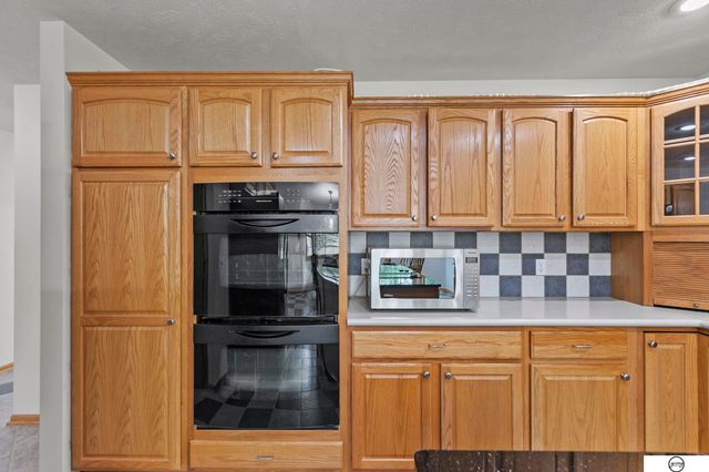 9360 Benziger Drive, Lincoln, NE 68526