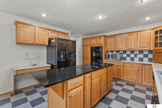 9360 Benziger Drive, Lincoln, NE 68526