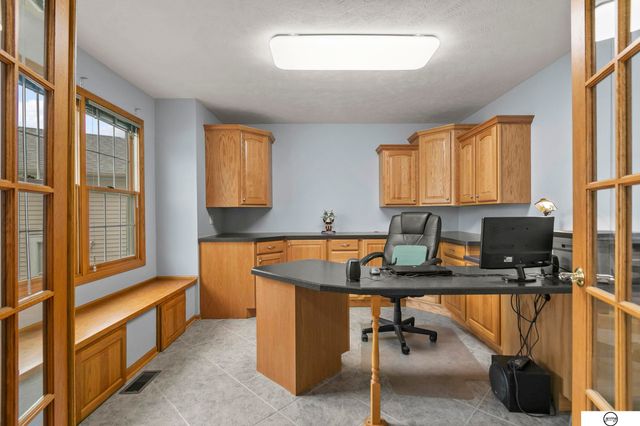 9360 Benziger Drive, Lincoln, NE 68526