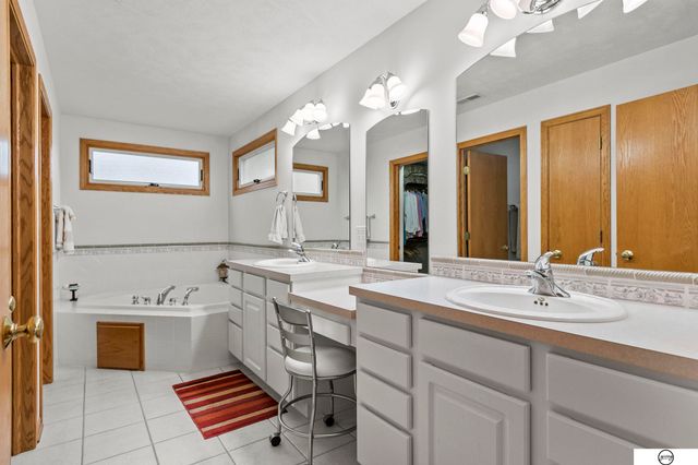 9360 Benziger Drive, Lincoln, NE 68526
