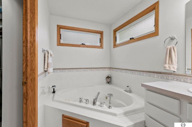 9360 Benziger Drive, Lincoln, NE 68526