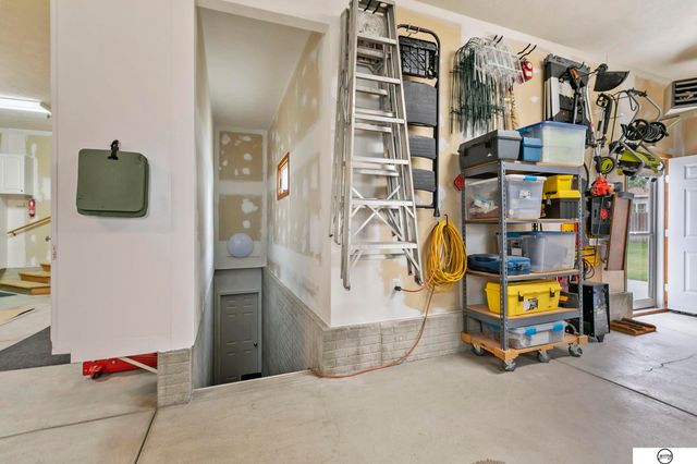 9360 Benziger Drive, Lincoln, NE 68526