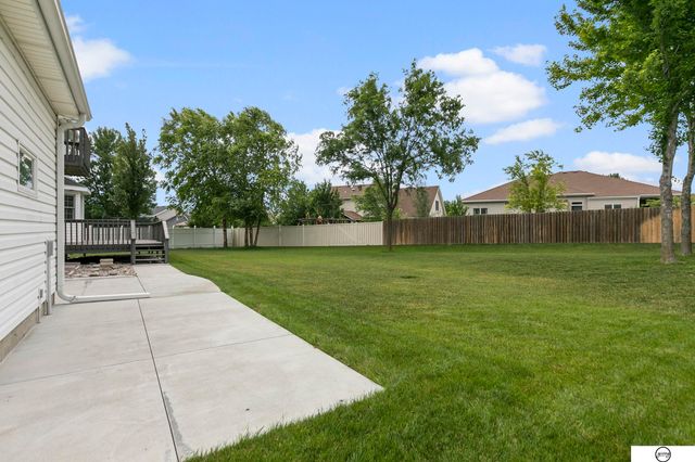 9360 Benziger Drive, Lincoln, NE 68526
