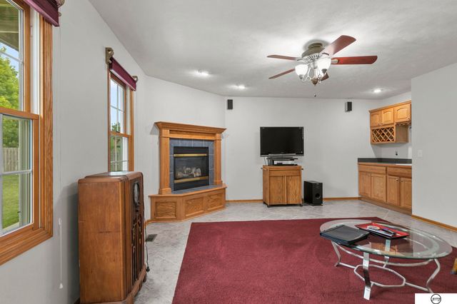 9360 Benziger Drive, Lincoln, NE 68526