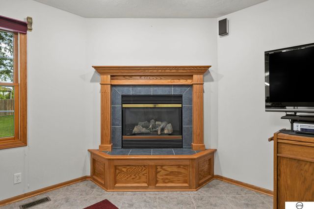 9360 Benziger Drive, Lincoln, NE 68526