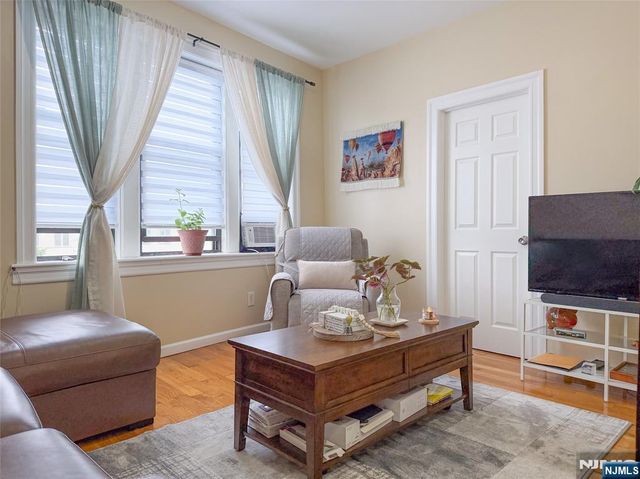 523-25 34th Street D1, Union City, NJ 07087