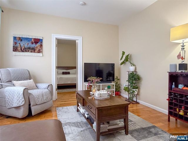 523-25 34th Street D1, Union City, NJ 07087
