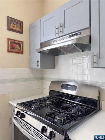 523-25 34th Street D1, Union City, NJ 07087