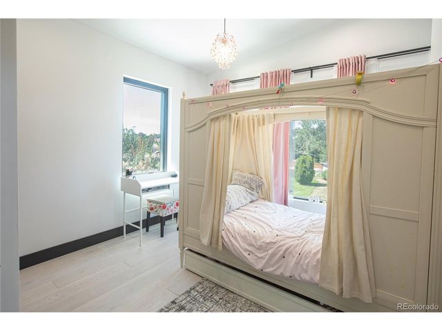 4960 S Lipan Dr, Englewood, CO 80110