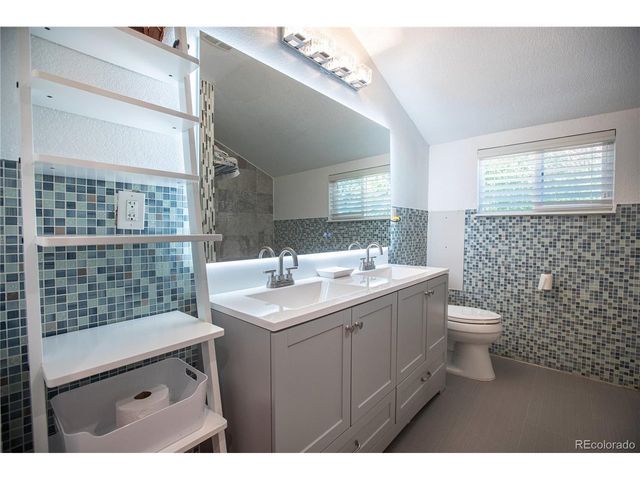 4960 S Lipan Dr, Englewood, CO 80110