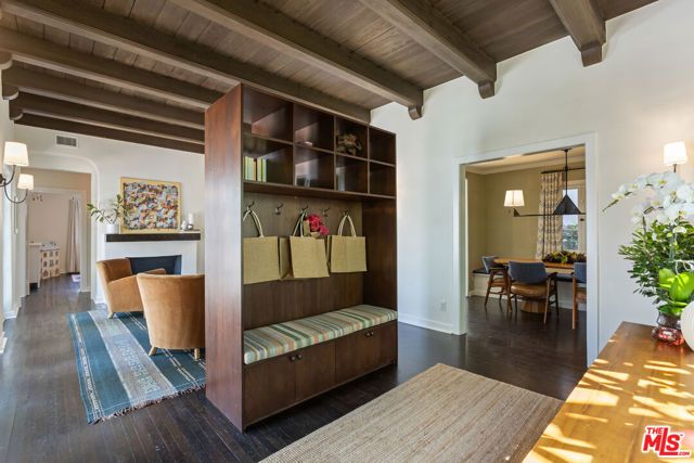 950 S Muirfield Road, Los Angeles, CA 90019