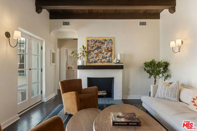 950 S Muirfield Road, Los Angeles, CA 90019