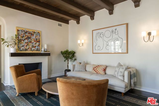 950 S Muirfield Road, Los Angeles, CA 90019