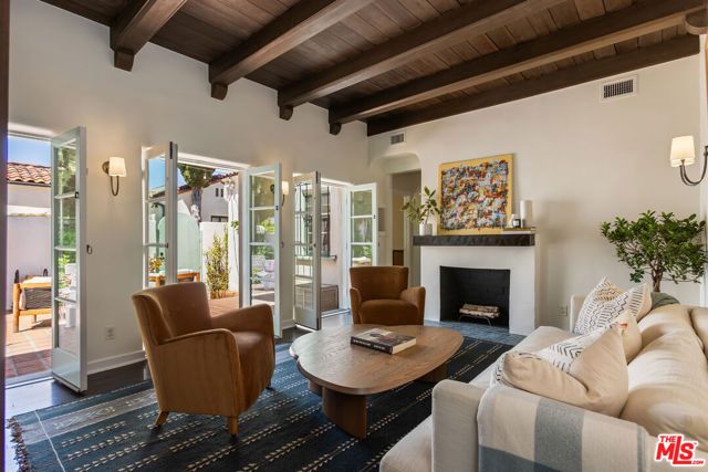 950 S Muirfield Road, Los Angeles, CA 90019