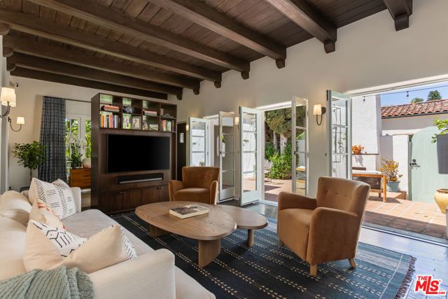 950 S Muirfield Road, Los Angeles, CA 90019
