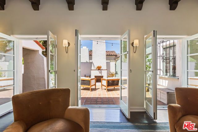 950 S Muirfield Road, Los Angeles, CA 90019