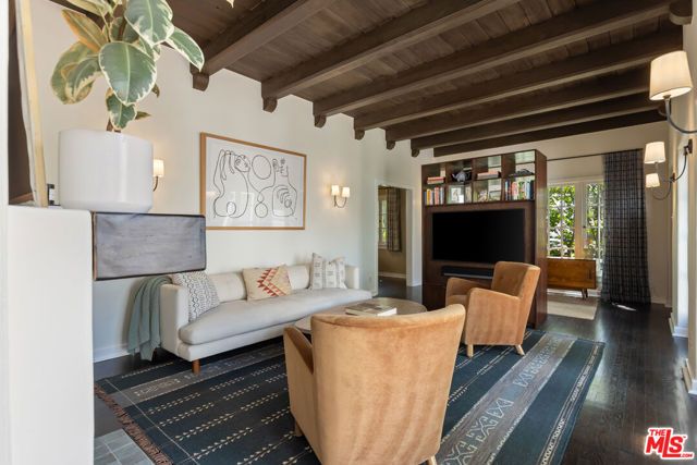 950 S Muirfield Road, Los Angeles, CA 90019