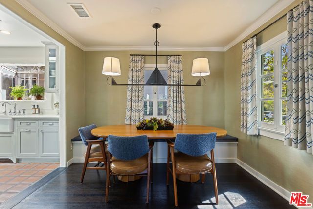 950 S Muirfield Road, Los Angeles, CA 90019