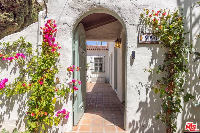 950 S Muirfield Road, Los Angeles, CA 90019