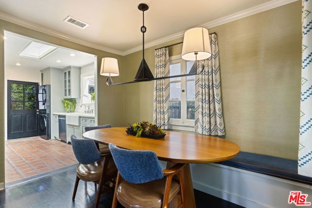 950 S Muirfield Road, Los Angeles, CA 90019